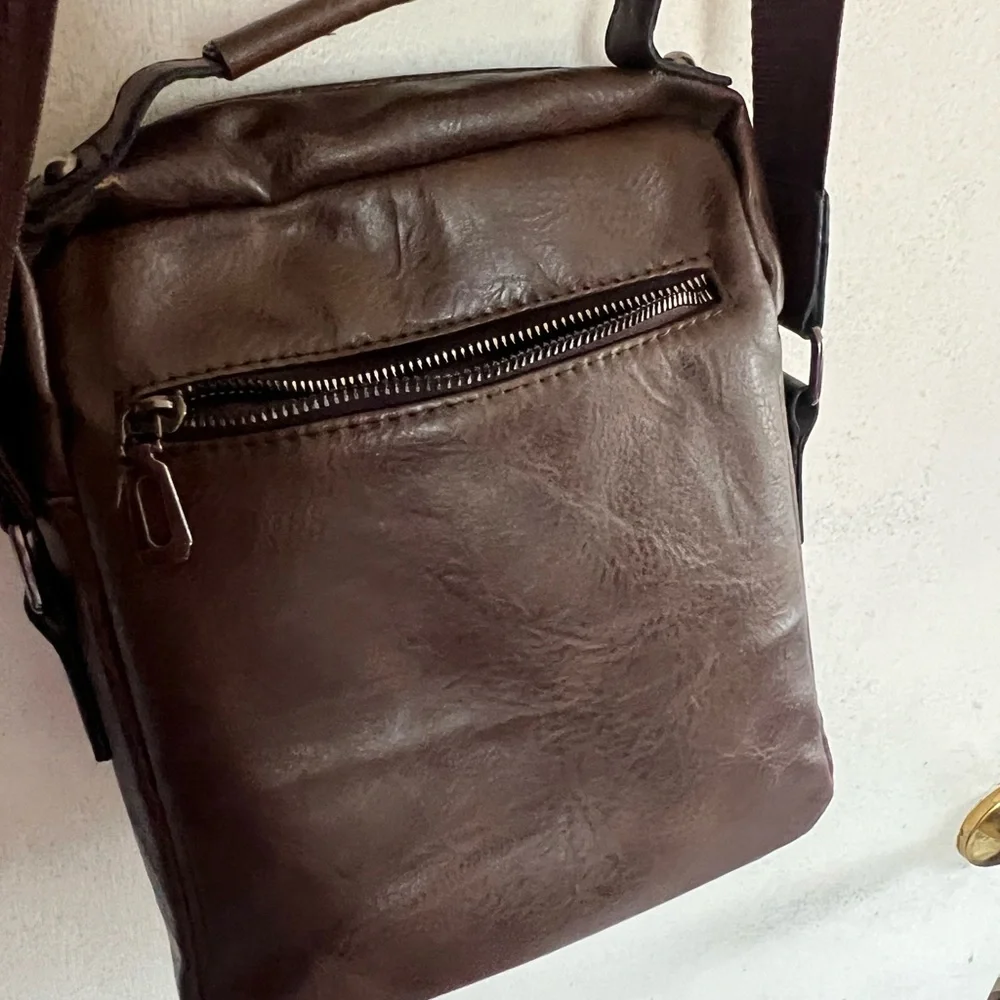 Weixier Brown Leather Messenger Bag for Men